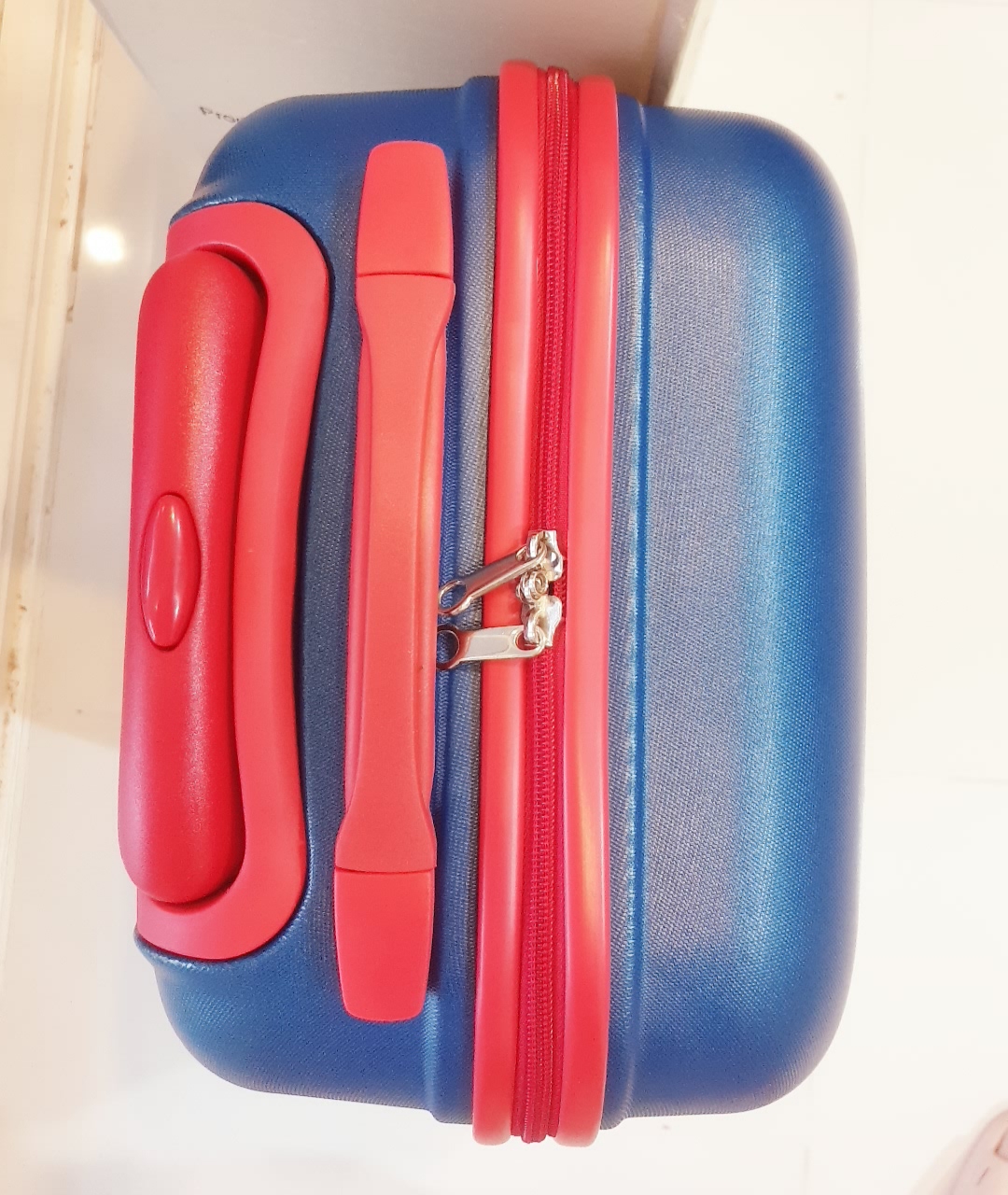 สินค้าพรีเมี่ยม King Power Balloon กระเป๋าเดินทางไฟเบอร์ 20" 4 ล้อลากได้ 360องศา ตัวไฟเบอร์นูนเป็นลายบอลลูน และโลโก้คิงพาวเวอร์