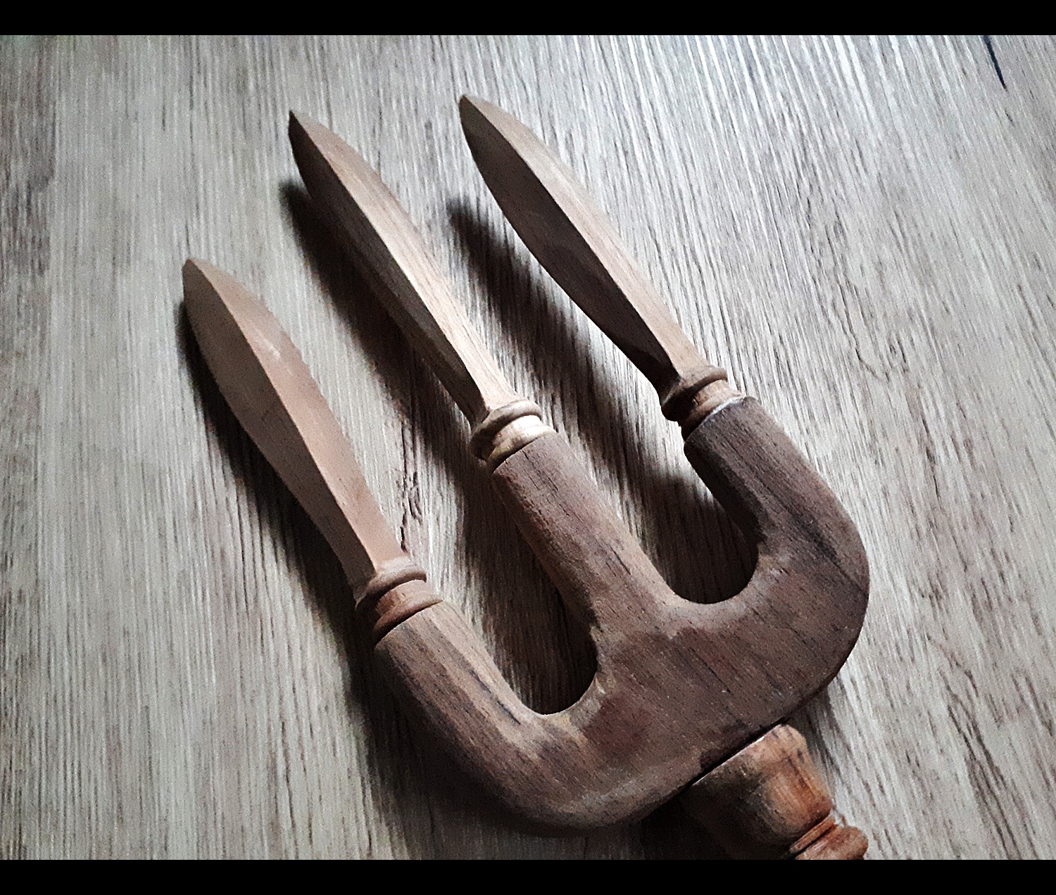 ตรีศูล ไม้สัก (ขนาด16นิ้ว) (งานสั่งทำ) - (ขายปลีก ขายส่ง)