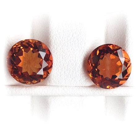 A Couple Round Citrine พลอยซิทริน รูปกลมคู่ น้ำหนักรวม 3.41 กะรัต สีเหลืองส้ม สีสวยค่ะ ความสะอาดมองตาเปล่าไม่มีตำหนิ ส่องด้วยกล้องขยายสะอาด 98% ไฟดี