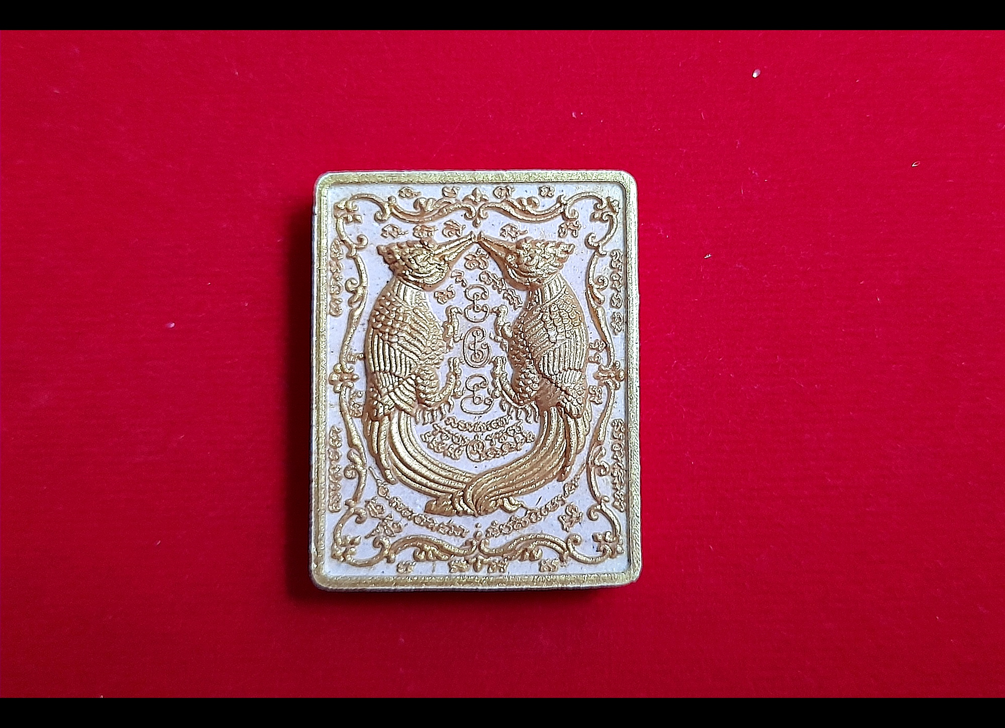 นก สาริกาคู่ หลังยันต์หน้าผากพระอินทร์ เนื้อผง(สีชมพู ปัดหน้ากากทอง) (หลังจารเขียนยันต์ด้วยมือ) #รับประกันแท้ - พระอาจารย์สุริยัณ วัดป่าฉัพพรรณรังสี จ.ชัยภูมิ