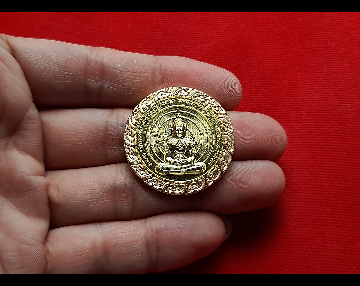เหรียญพระมหาจักรพรรดิ์ (หลังสมบัติพระมหาจักรพรรดิ์ทั้ง7) (สมบัติจักรพรรดิรัตนะ7) ปี2563 เนื้อมหาชนวน รัศมีจักรทองทิพย์ - หลวงพ่อเล็ก วัดท่าขนุน / หลวงตาม้า วัดถ้ำเมืองนะ / วิชาธรรมกายสายหลวงปู่สด วัดปากน้ำ