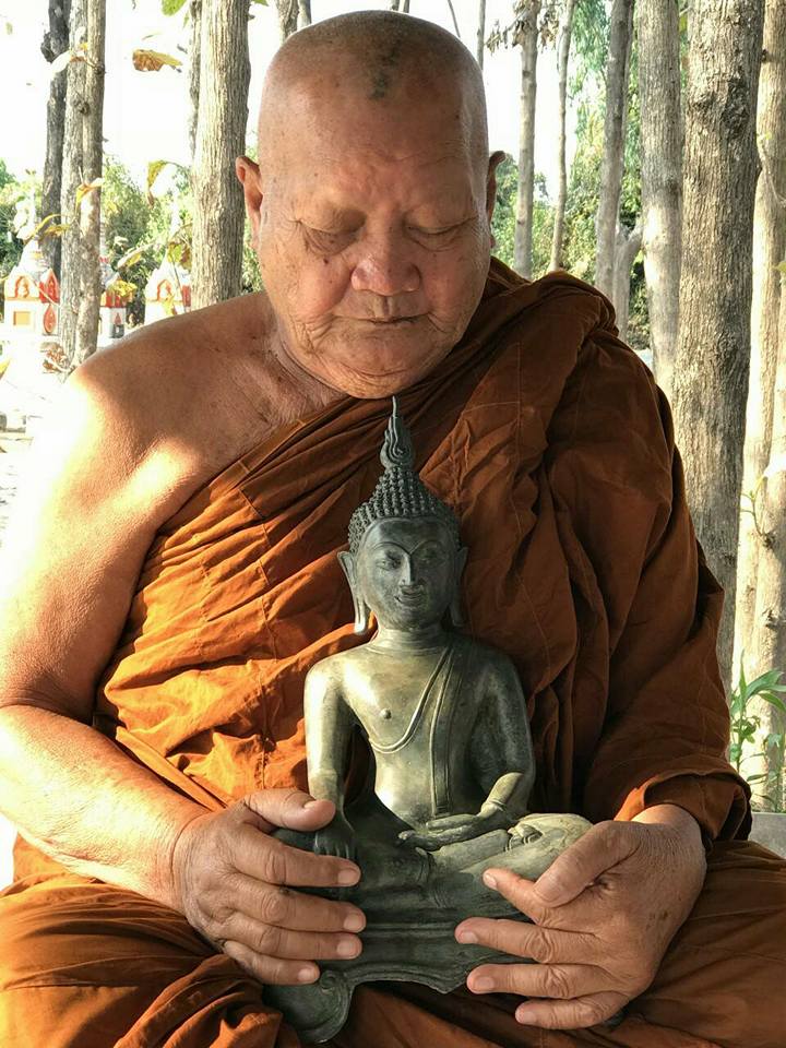 พระพุทธเศรษฐีทวีโชค (ศิลปะ พระกำแพง สามขา) รุ่นแรก หลวงปู่ดำ วัดหนองแฝก