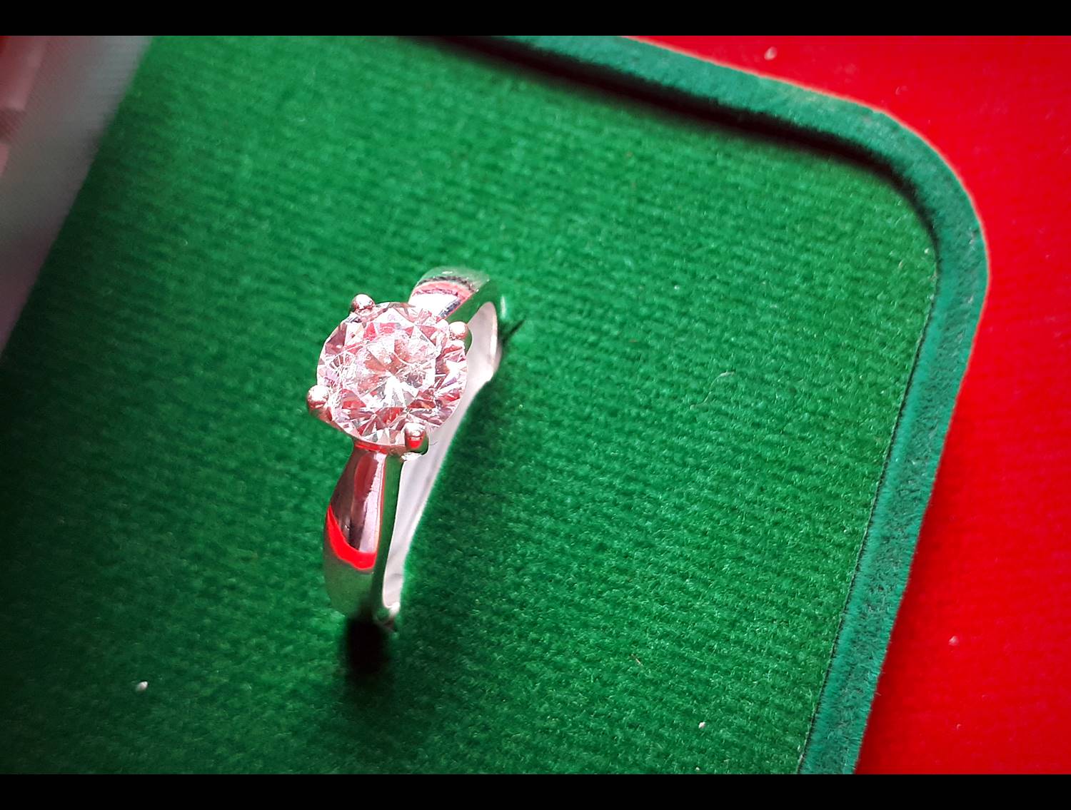 แหวน เพรช จักรพรรดิ์ ปี2562 (ตัวเรือนแหวน เนื้อเงิน) (เข้าพิธีปลุกเสก วัดท่าซุง มีลูกแก้วจักรพรรดิ์ เป็นประธาน) ออกบูชา วัดพันท้ายนรสิงห์