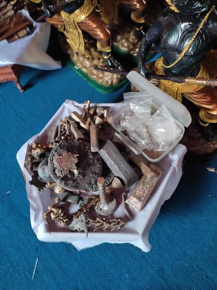 มีดหมอ มงคลฟ้าครอบจักรวาล (ใบมีดตีจากเหล็กอาถรรพ์300ชั้น) หัวด้าม-ท้าวเวสสุวรรณ เนื้อสัตตะโลหะ (ปลอก-ไม้สาธร รัดหวาย4เส้น) ปี2564-2565 #ปลุกเสก9พิธี #รับประกันแท้