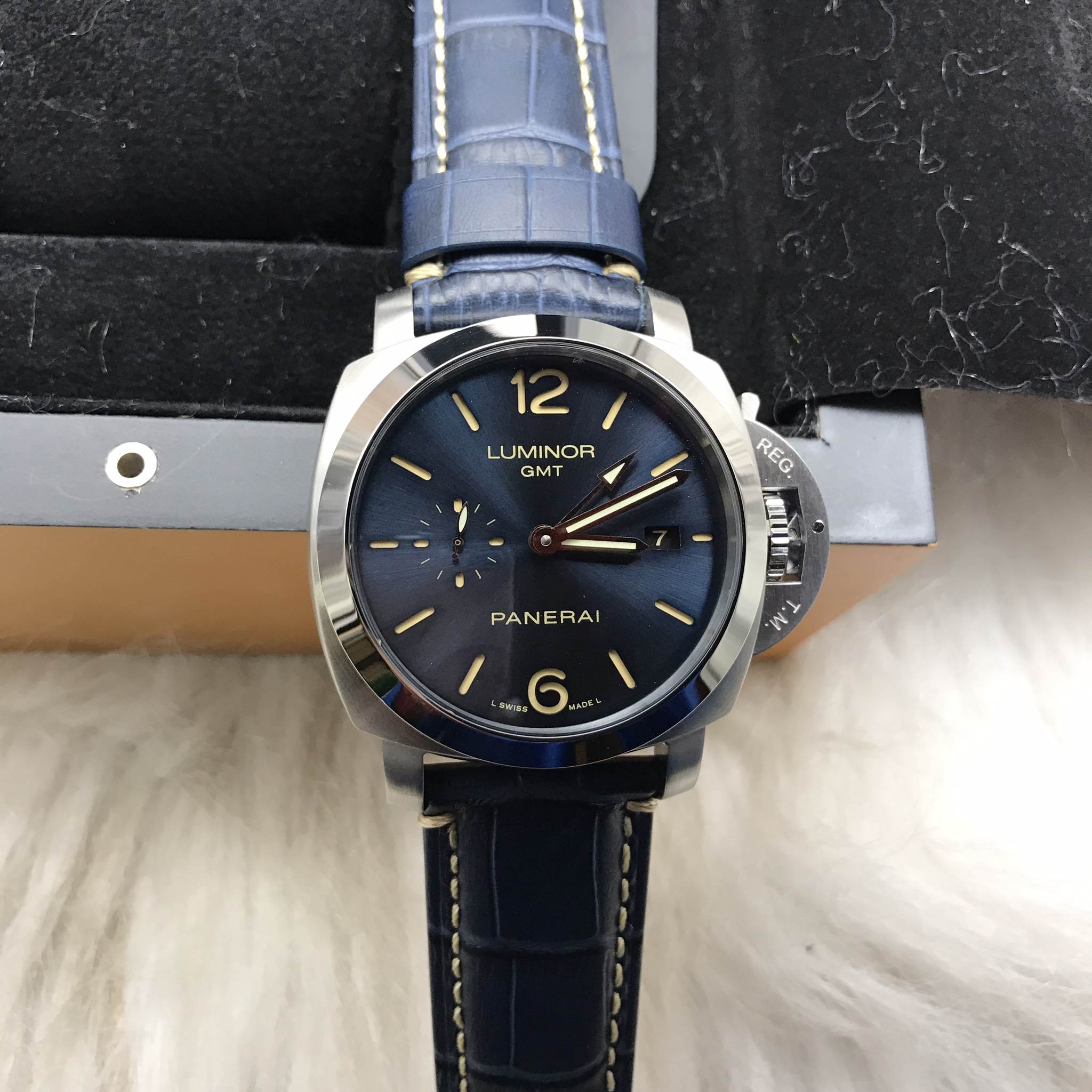 นาฬิกา Panerai รุ่น Luminor GMT ขอบเงิน สายหนังแท้นํ้าเงิน