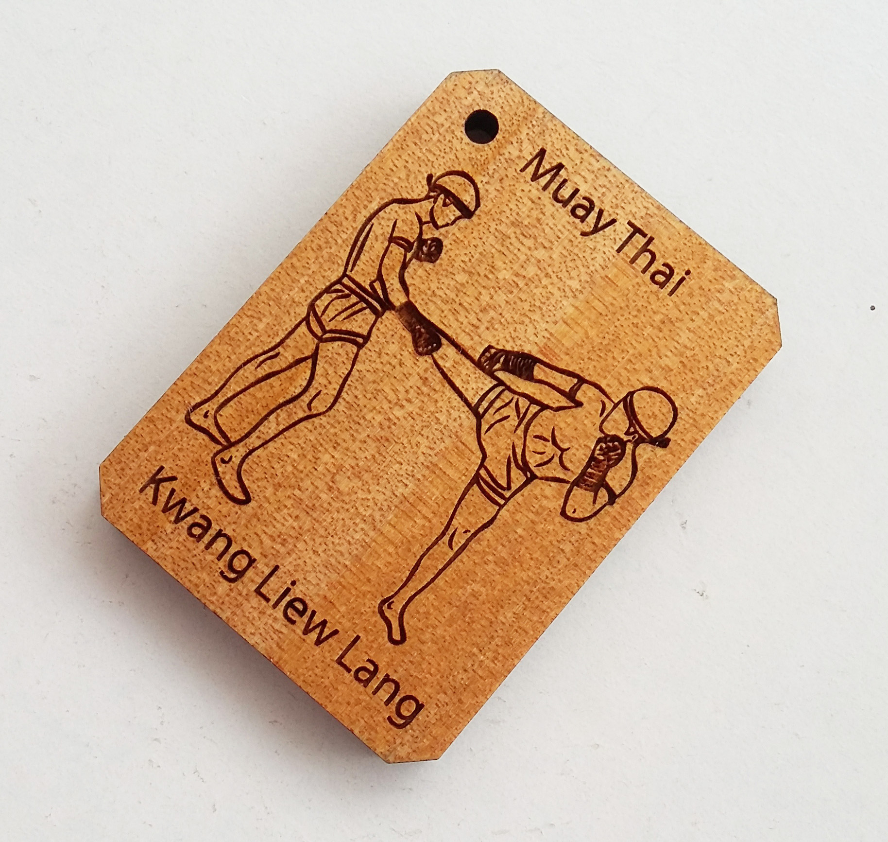 พวงกุญแจไม้แกะสลัก แม่ไม้มวยไทย-กวางเหลียวหลัง