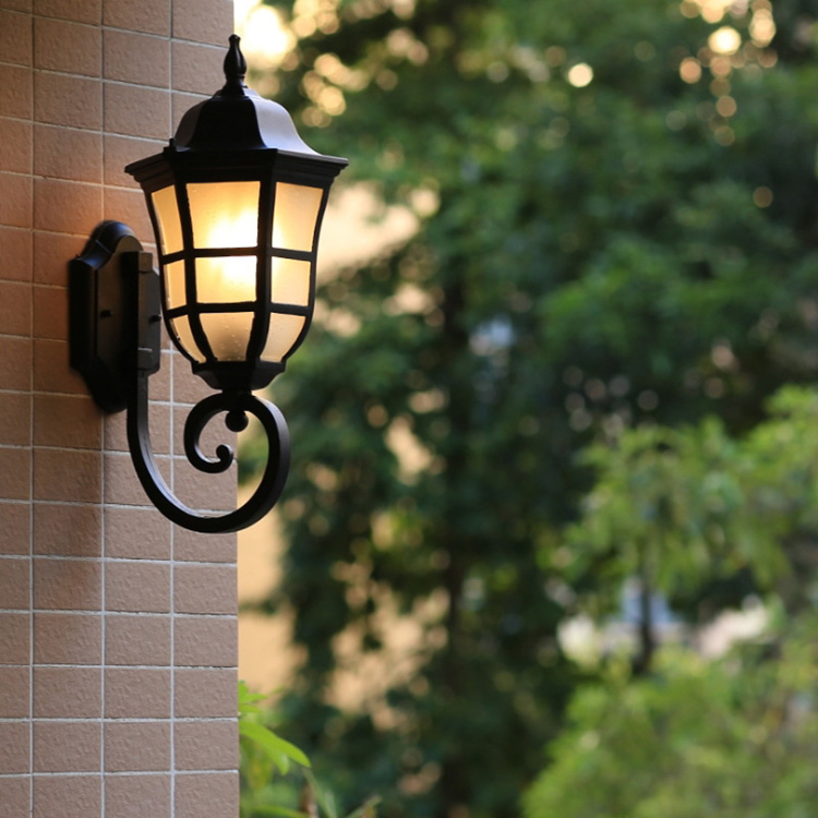โคมไฟติดผนังภายนอกสไตล์ยุโรปรุ่น [WK6018]
