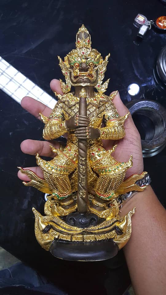 รูปหล่อ ท้าวเวสสุวรรณ รุ่น จอมจักรพรรดิ์ ชุดทองไหลมา (สูง12นิ้ว) เนื้อโลหะสัมฤทธิ์ ปิดทอง