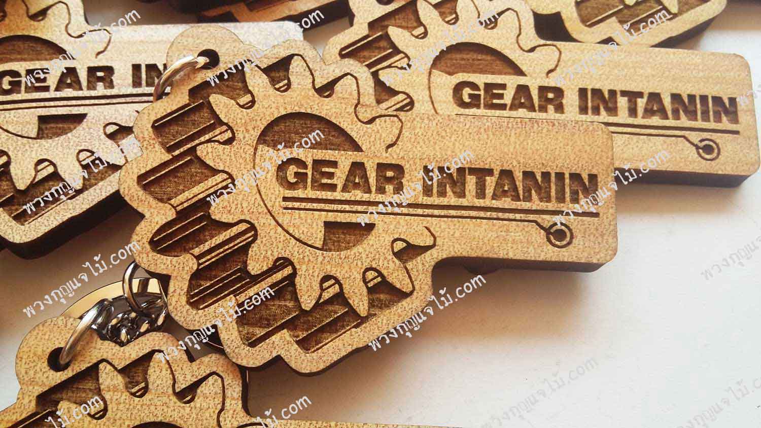 พวงกุญแจไม้ ของที่ระลึก - Gear Intanin