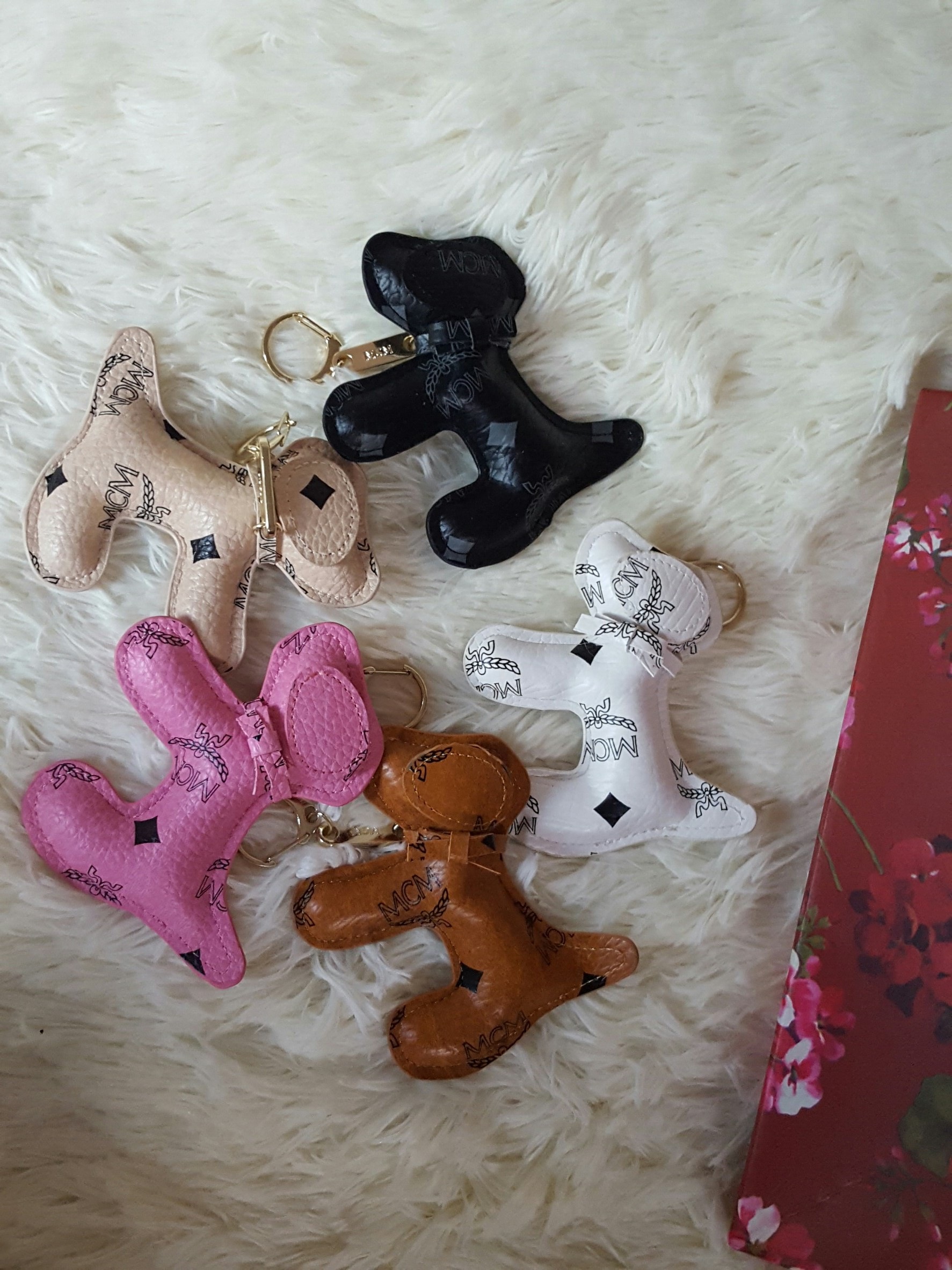 พร้อมส่ง ที่ห้อย คล้อง กระเป๋า พวงกุญแจ mcm key ring ,bag charm น้องหมาน่ารัก สอบถามได้ค่ะสต็อคของเปลี่ยนตลอด