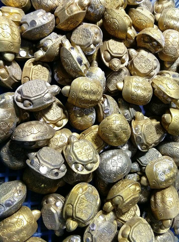 เต่าพยนต์ เนื้อรวมชนวนโลหะ หลวงพ่อกวย วัดโฆสิตาราม รุ่นแรงครู ปี2560 (พิธีเสกใหญ่)