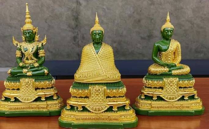 รูปหล่อ พระแก้วมรกต 3ฤดู (หน้าตัก2นิ้ว) เนื้อหยกผสมเรซิ่น ปิดทอง