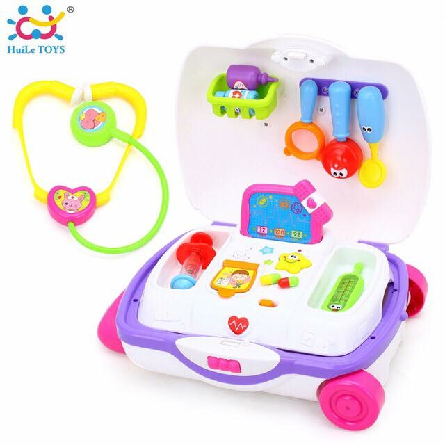 กระเป๋าเดินทางล้อลากสำหรับคุณหมอตัวน้อย Huile Toys Carry-Along-Suitcase (Doctor)