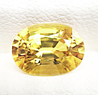 Yellow Sapphire พลอยเนื้อแข็งบางกะจะ จันทบุรี รูปไข่ หนัก 1.54 กะรัต ขนาดตามใบเซอร์ 5.8x7.86x4.13 มิล สีเหลืองทอง สีเปิด สีหวานสวย ไฟดีมาก