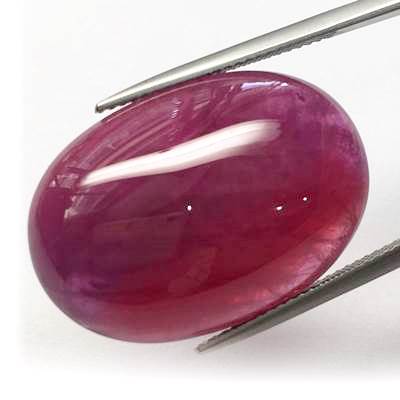 Burmese Cabochon Ruby พลอยแดงหลังเบี้ยพม่า รูปไข่หลังเบี้ย หนัก 36.62 กะรัต สีแดงเข้ม อมม่วงนิดๆค่ะ ความสะอาดภายในจะมีตำหนิค่ะ หน้ากว้าง