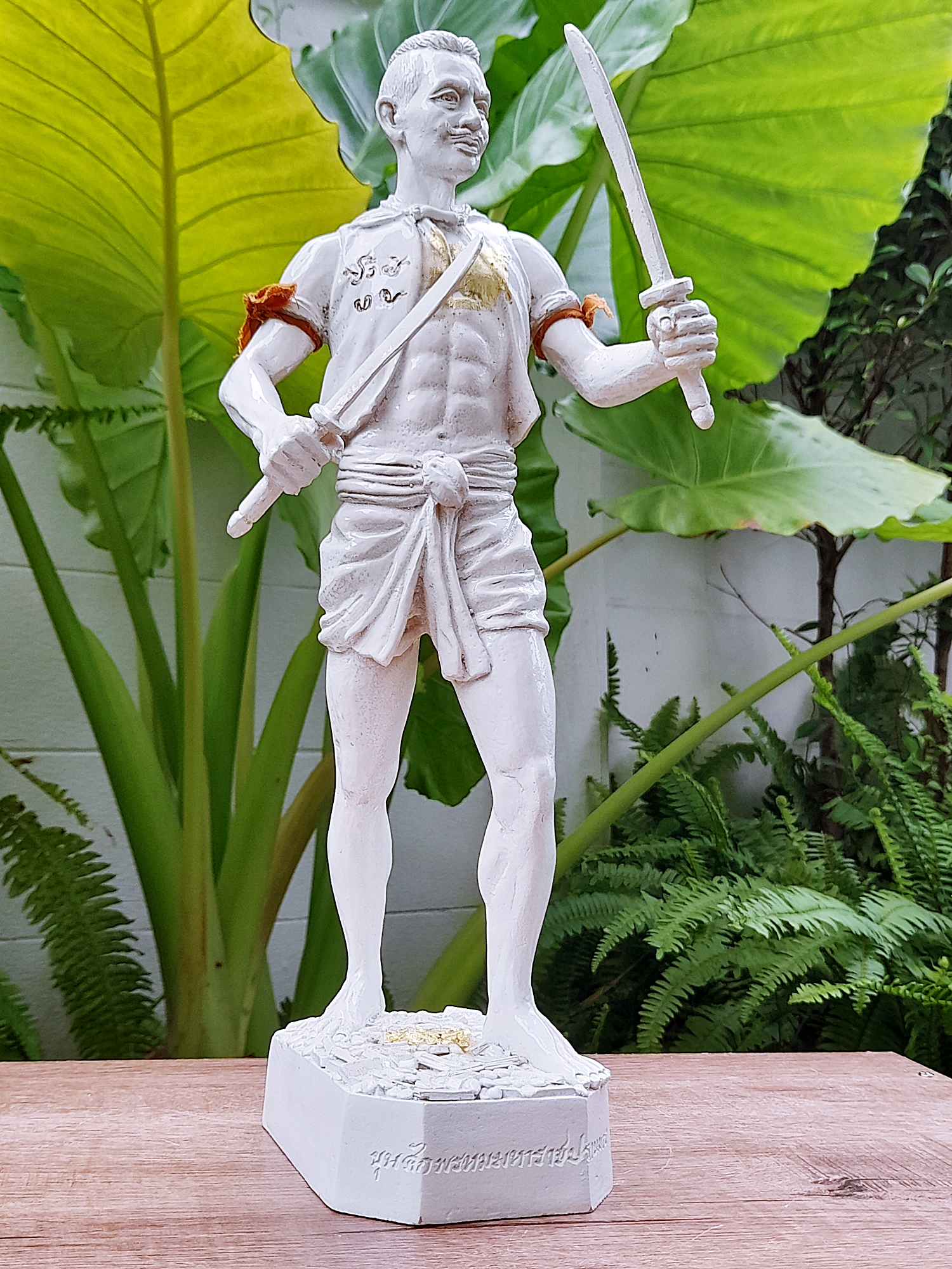 รูปหล่อ หุ่นพยนต์ขุนศึกพรหมมหาราช ปราบมาร (เชิญดวงจิตเทวดา ท่านปู่ขุนศึก ยุค นักรบไทย ของพระเจ้าพรหมมหาราช) เนื้อเรซิ่น สีขาว (ขนาดสูง14นิ้ว ฐาน3x5นิ้ว) (จัดสร้างเพียง99องค์) ปี2559 #รับประกันแท้ - หลวงพ่อหนุน วัดพุทธโมกข์