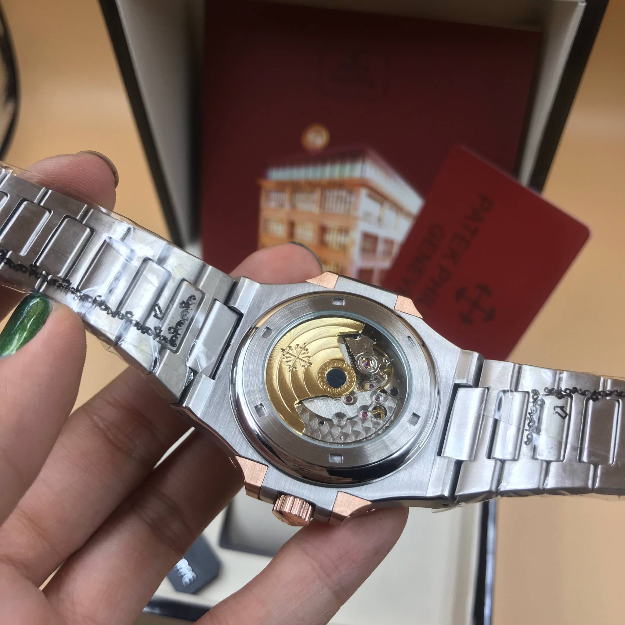 นาฬิกา Patek Philippe รุ่น Men Nautilus สายเลสสี 2K งาน Mirror Swiss หน้าน้ำตาล