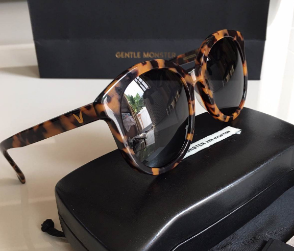 แว่น gm roman holiday 56 mm มี 2 สี