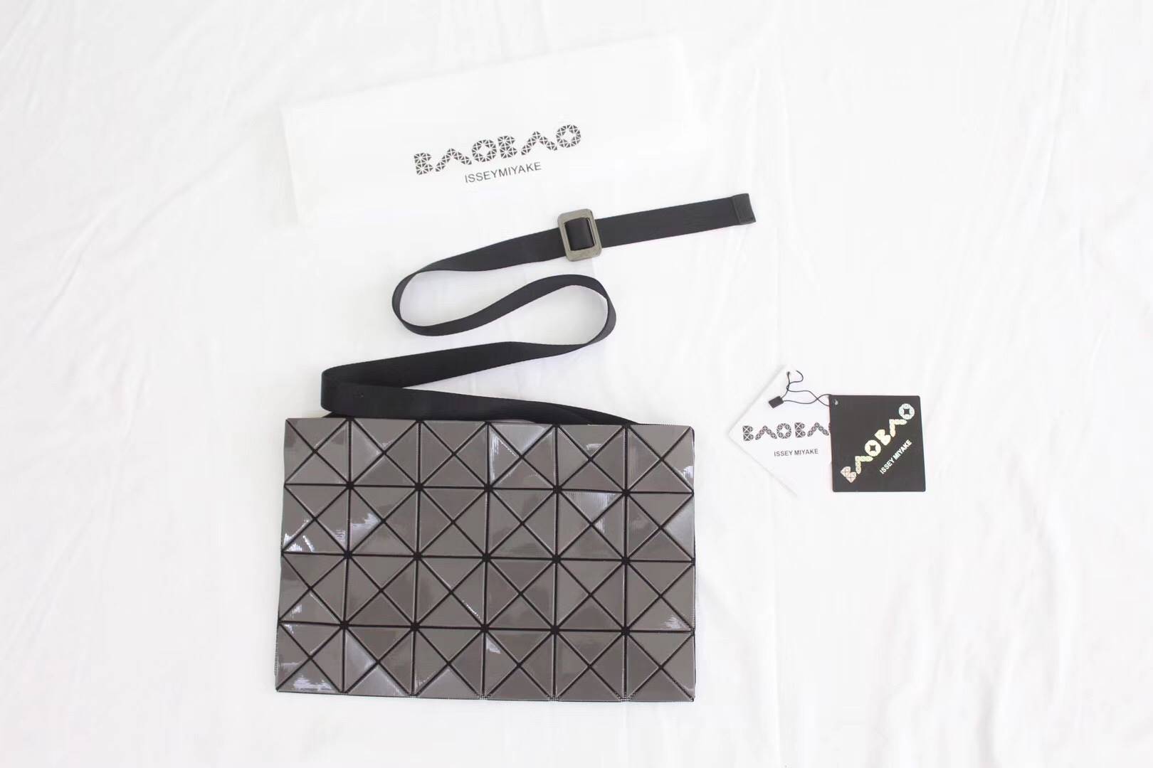 กระเป๋า issey 6x4 มีหลายสี