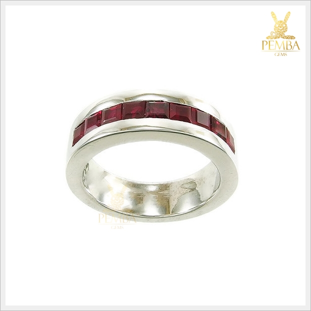 แหวนทับทิมไทย สีเลือดนก เงินแท้ ชุบทองคำขาว เพิ่มอำนาจบารมี ความมั่นใจ