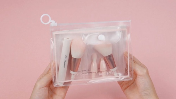 Innisfree My Changeable Brush Perfect Makeup Kit เซ็ทแปรงคิวท์ๆ มีด้ามเดียว เปลี่ยนหัวแปรงเอา พกไปเที่ยวคือดี สีชมพูพาสเทลสวยมาก แปรงแอบนุ่มมากๆ ด้วยค่ะ