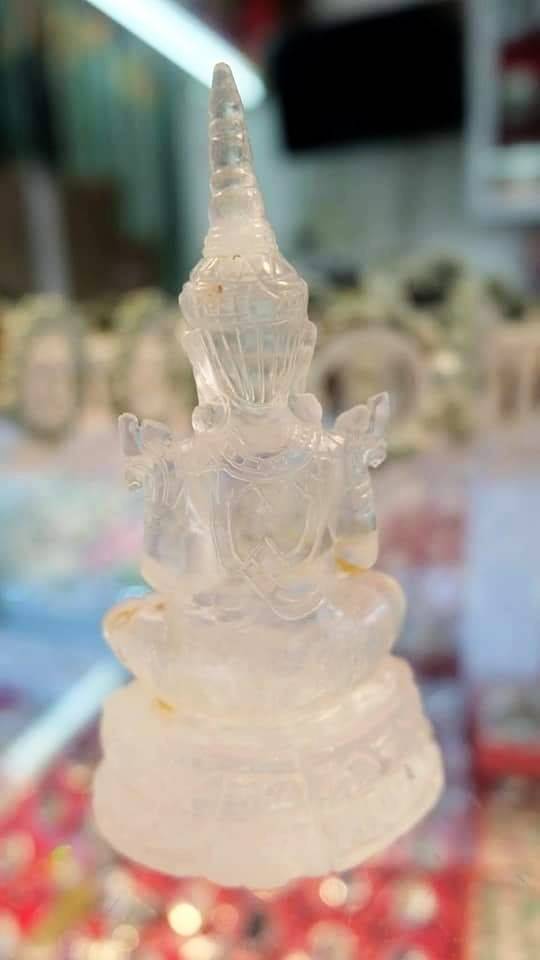 รูปหล่อ พระพุทธรูป พระแก้วใส ปางทรงเครื่องพระจักรพรรดิ์ แกะสลักจากแก้วโป่งข่ามแท้ (สูง4.5นิ้ว หน้าตัก2นิ้ว) (ขายปลีก ขายส่ง)