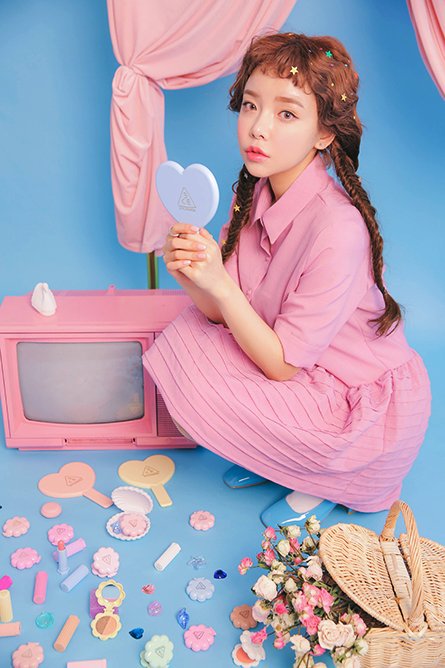 (#Blue) 3CE Love 3CE Heart Hand Mirror กระจกแต่งหน้า รูปทรงหัวใจ สีพาสเทล น่ารักสดใส