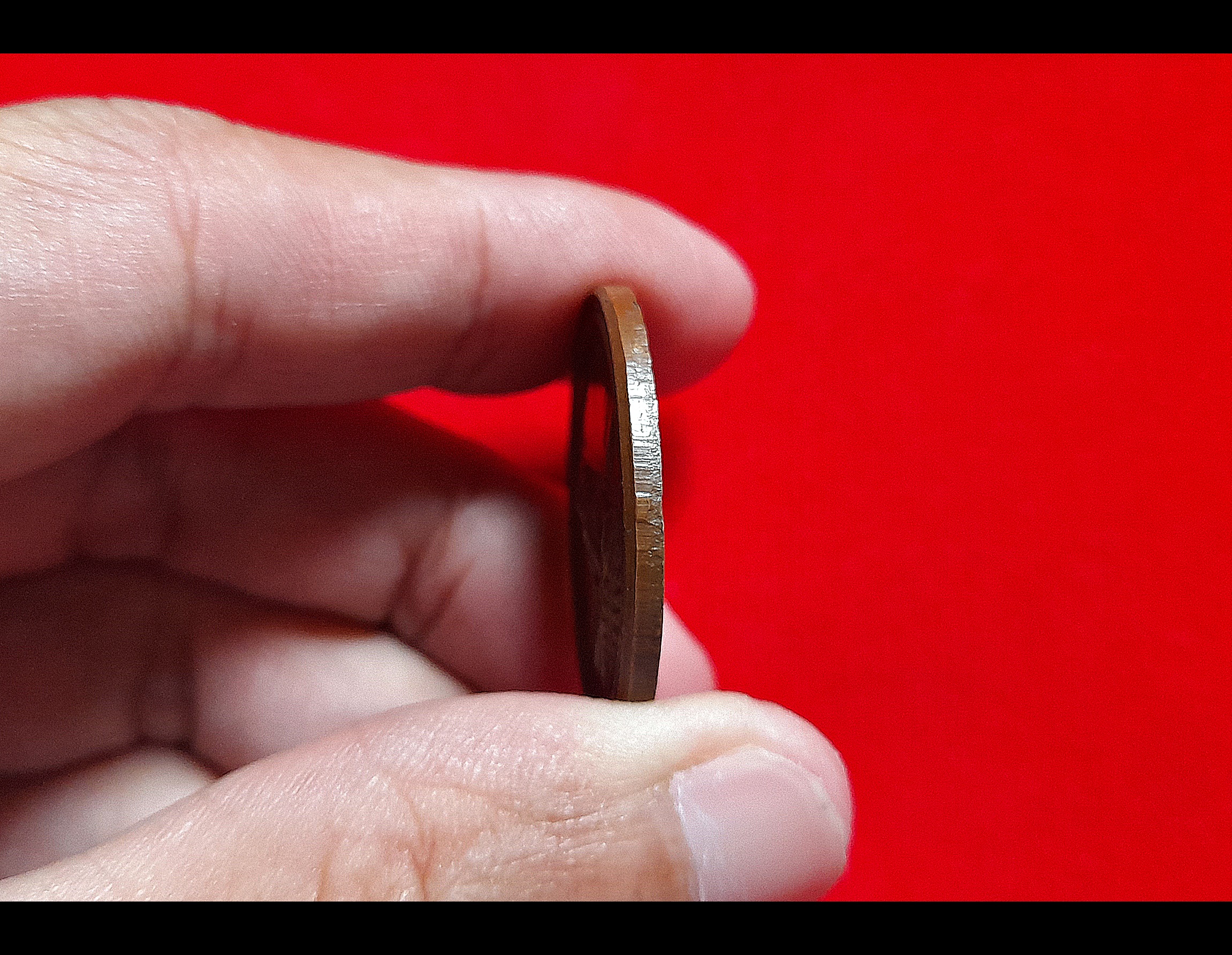 เหรียญพระพุทธ เจดีย์สามองค์ (สมาคมชาวกาญ) ปี2516 (มีลงในหนังสือวัตถุมงคลที่หลวงปู่เดินหนอิเกสาโร ปลุกเสก เล่ม1 หน้า318) #รับประกันแท้ - หลวงปู่ เดินหน อิเกสาโร