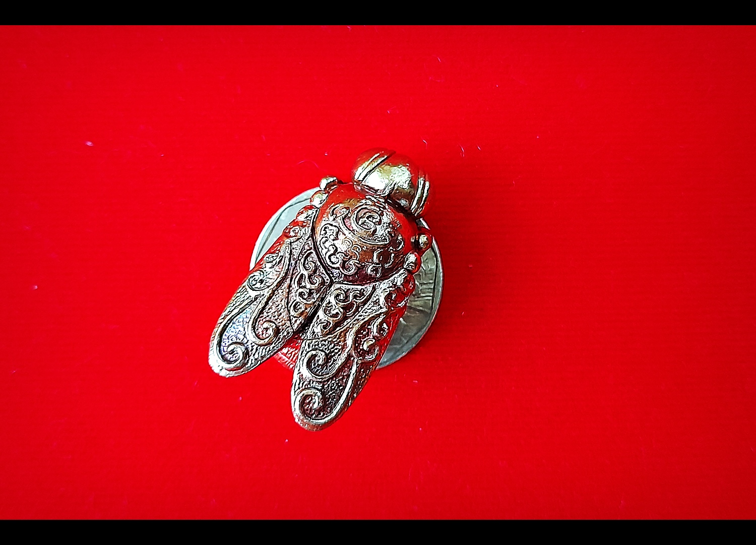 พญาแมลงภู่คำ กายสิทธิ์(สีเหลือบรุ้ง) เนื้อโลหะธาตุกายสิทธิ์ เหล็กไหลสุริยันราชา ผสมชนวนเนื้อเงินมหาสะท้อน ก้นบรรจุปรอทตามตำรา ปี2564 (ปลุกเสก16พิธี มหาโสฬสมหามงคล) #รับประกันแท้