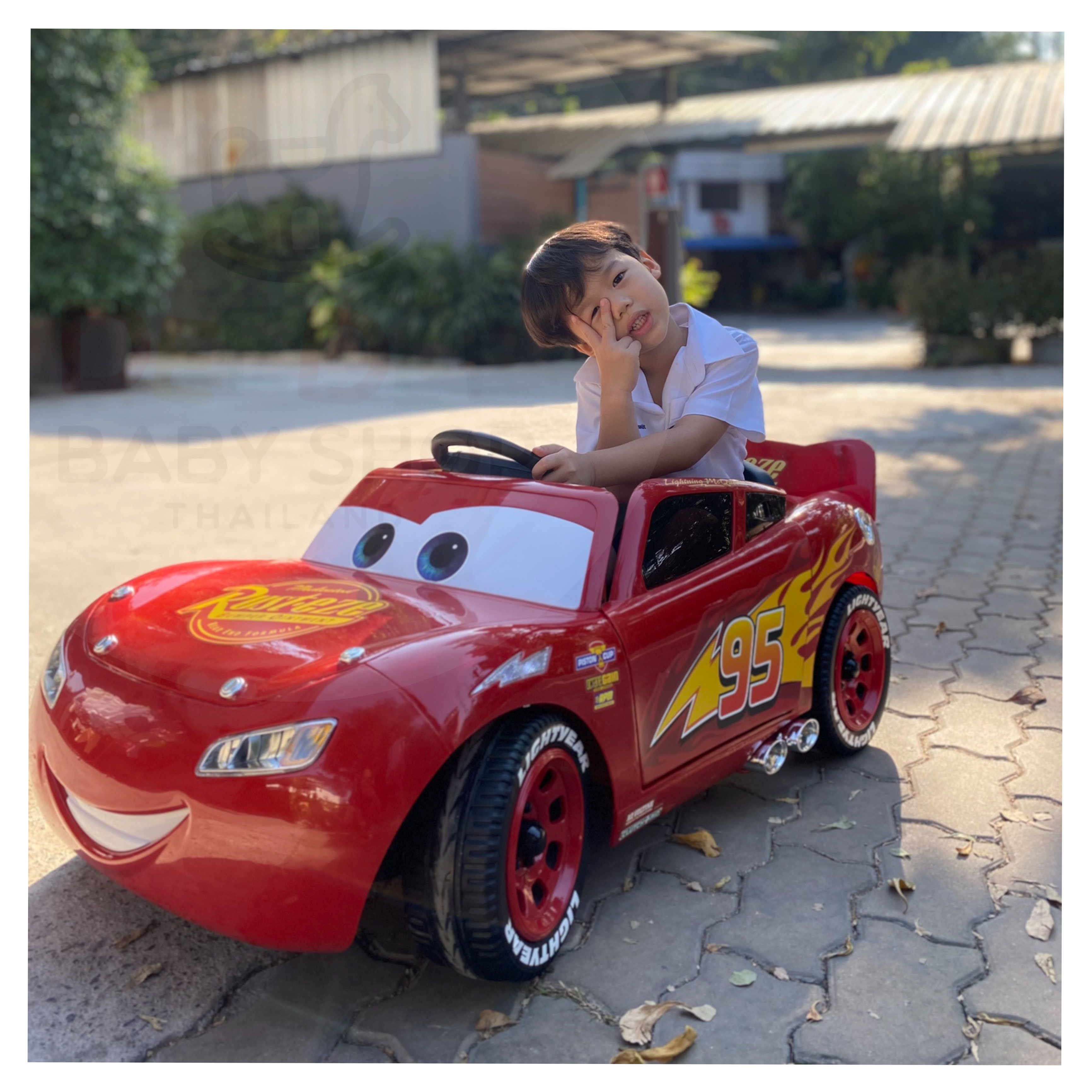 รถแบตเตอรี่สุดเท่ห์สำหรับเด็ก Huffy Disney Cars 3 Lightning McQueen 6V Battery-Powered Ride-On (Plus Adapter)