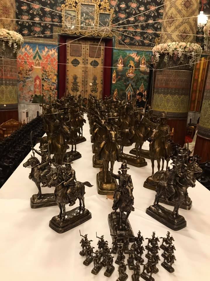 รูปหล่อ สมเด็จพระเจ้าตากสินมหาราช ทรงม้า (ขนาดสูง18นิ้ว) เนื้อทองเหลืองรมดำ