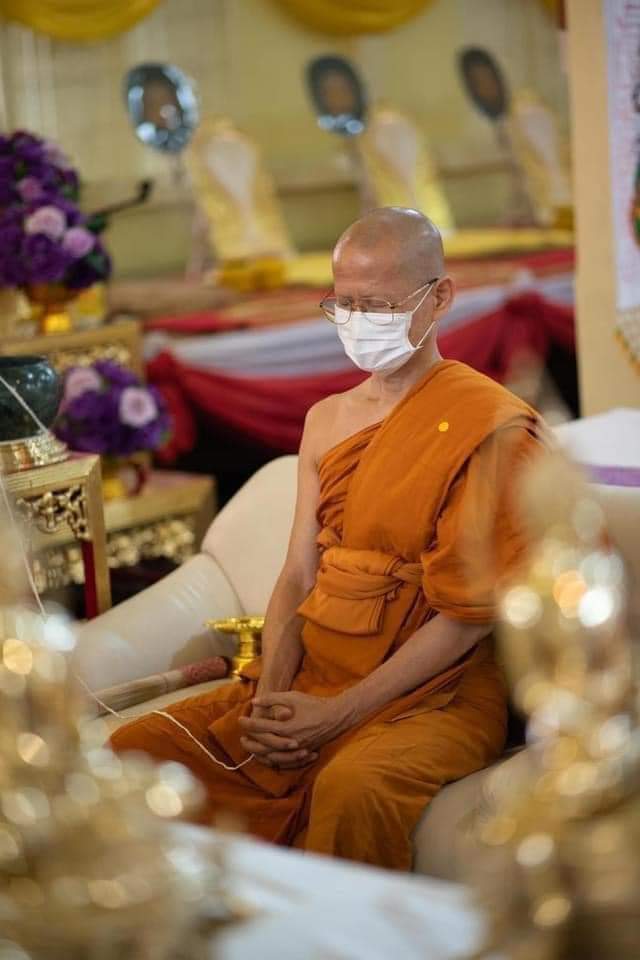 กุมารแห่งความสำเร็จ - กุมารจีน (ใส่ชุดเอี๊ยมจีน ซ้ายถือทอง ขวาถือลูกท้อ ใส่กำไล) เนื้อทองเหลือง(#ชนวน) ชุบทอง ฐานบรรจุมวลสาร ปี2564 #รับประกันแท้