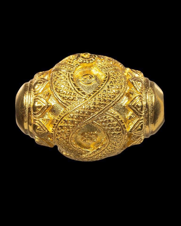 ลูกสะกดรัก นาคเกี้ยว หลวงปู่บุญ (บุญยัง) จ.เพชรบูรณ์ เนื้อทองระฆัง ชุบทองคำ