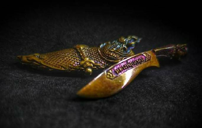 มีดหมอท้าววิรูปักษ์ (ท้าววิรูปักษ์ เทวดาผู้เป็นใหญปกครองพญานาค) หล่อนำฤกษ์ เนื้อสัตตะโลหะ (พิเศษ(เฉพาะหล่อนำฤกษ์)) ปี2564 #รับประกันแท้ - หลวงพ่อหนุน วัดพุทธโมกข์