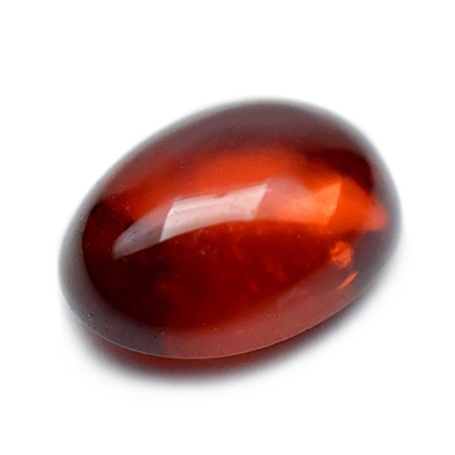 Pyrope-Almandine พลอยโกเมน รูปไข่หลังเบี้ย น้ำหนัก 1.99 กะรัต สีส้มสวย สีสด มองตาเปล่าไม่เห็นตำหนิภายในเม็ด เนื้อใส ความโค้งนูนสวย เจียระไนสวย