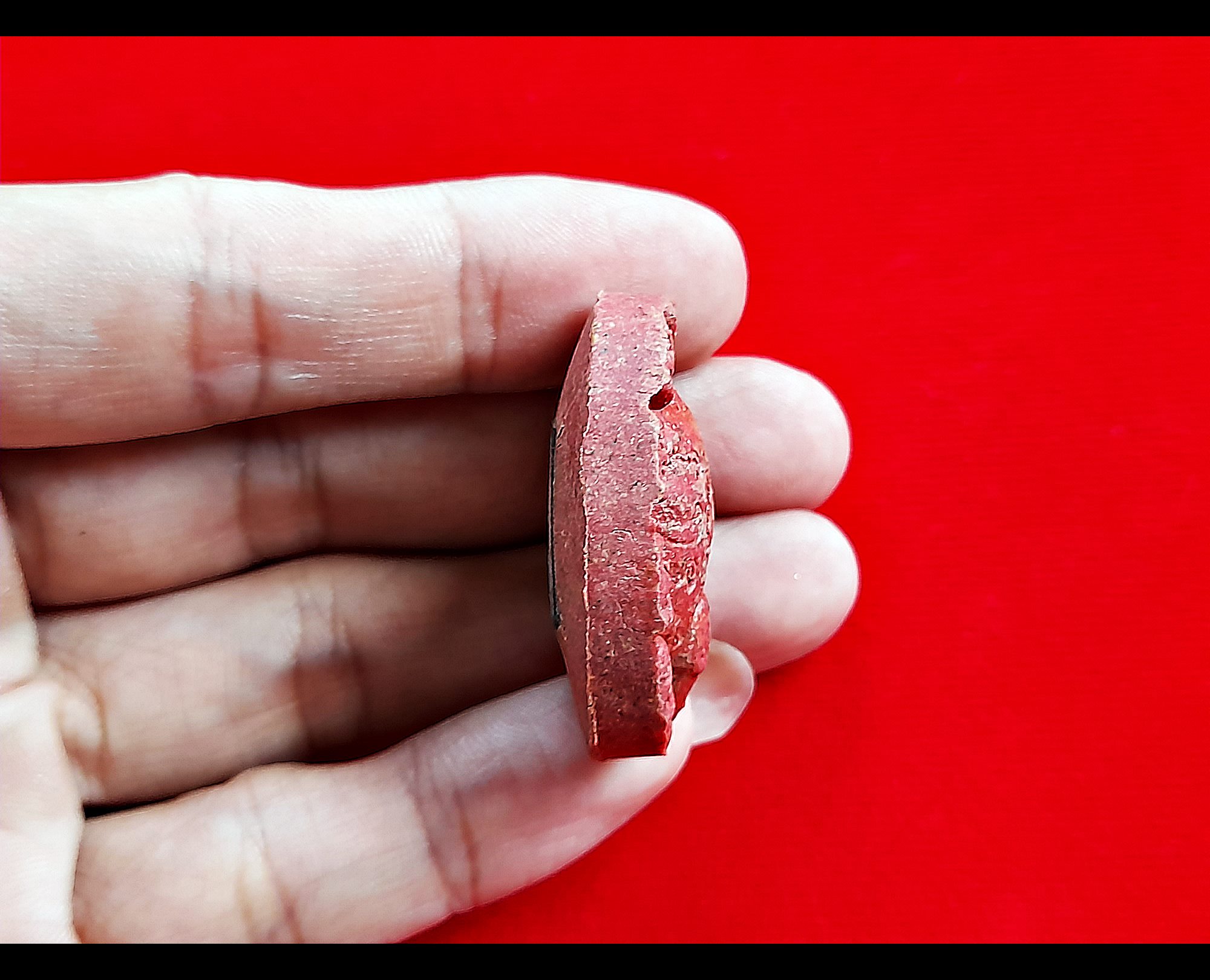 เหรียญศิวลึงค์(หัวปลัดขิก 11รุ่ม1 โยนี พ่อกำเนิด แม่กำเนิด แม่ยั่ว ) ฝั่งตะกรุด3ดอก เนื้อผง สีแดงแรงฤทธิ์(เมตตา เสน่ห์ ลาภ) #รับประกันแท้ - หลวงปู่อุดมทรัพย์(พระอาจารย์จ่อย) วัดเวฬุวัน จ.ศรีสระเกษ จัดสร้างและดำเนินการปลุกเสก