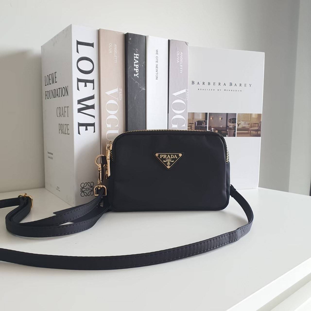 PRADA กระเป๋าผ้าไนล่อน (แอดไลน์ก่อนชำระเงิน)