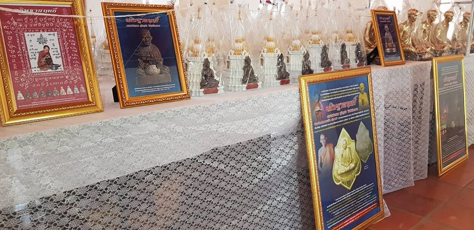 รูปหล่อ หลวงพ่อกวย วัดโฆสิตาราม(วัดบ้านแค) จ.ชัยนาท เนื้อโลหะชนวนแรงครู ปี2560 (จำนวนจัดสร้างเพียง 19องค์ ที่ระลึกชาตกาล112 ปี) - (ขนาดบูชา องค์ใหญ่(หน้าตัก12นิ้ว)) #ปลุกเสกแล้ว #รับประกันแท้