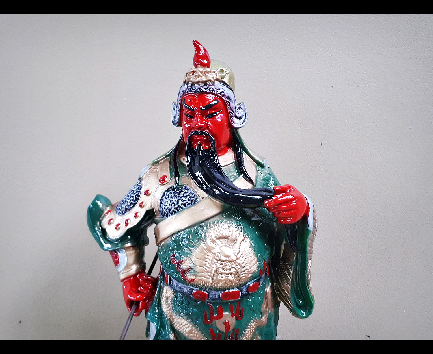 รูปหล่อ เซียน กวนอู ปางทรงยืน ถือง้าว เนื้อเรซิ่นลงสี (ขายปลีก ขายส่ง)