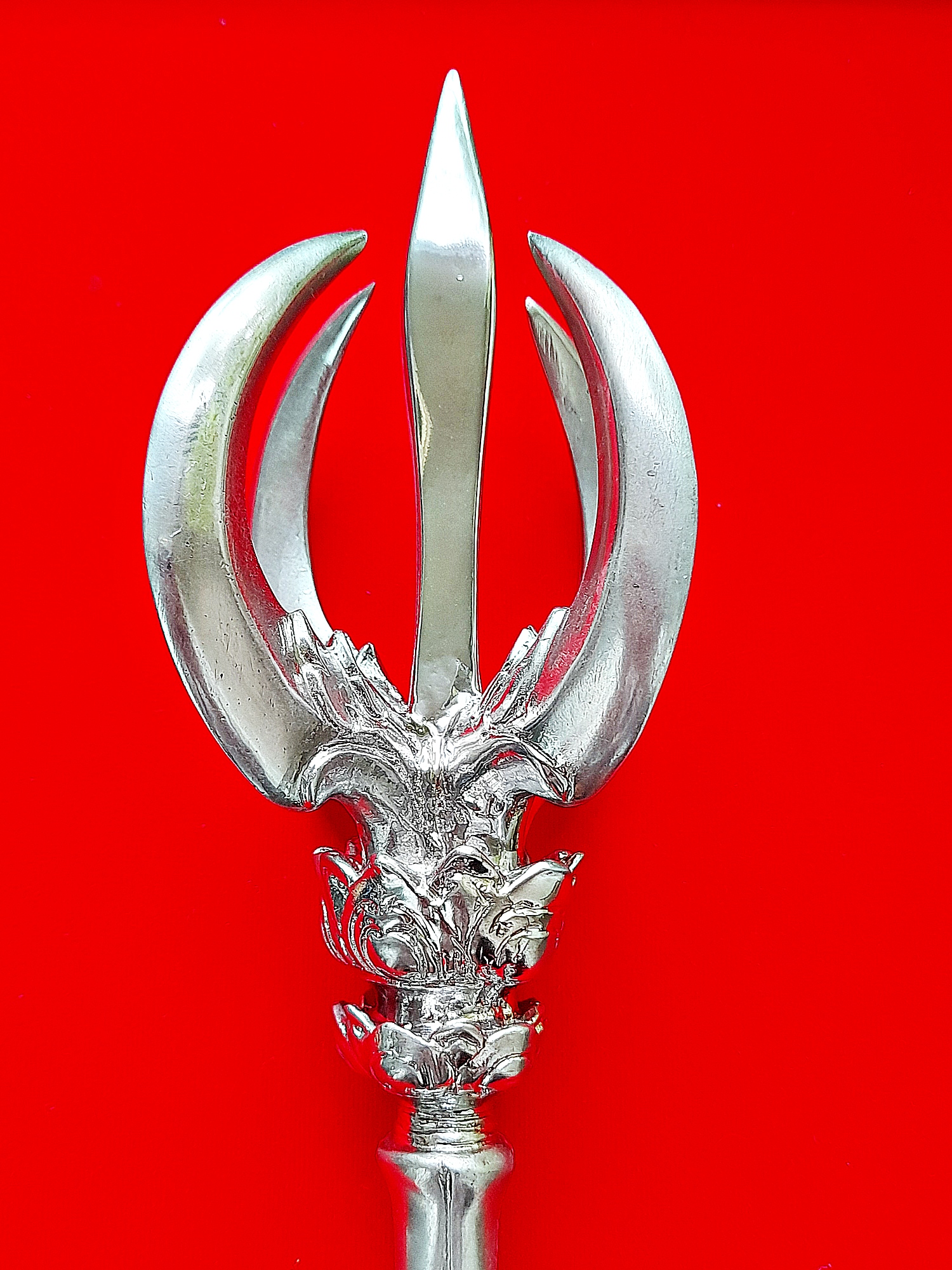 วชิราวุธ(สุดยอดอาวุธของพระอินทร์) ขนาดใหญ่ เนื้อโลหะแร่เงินยวง