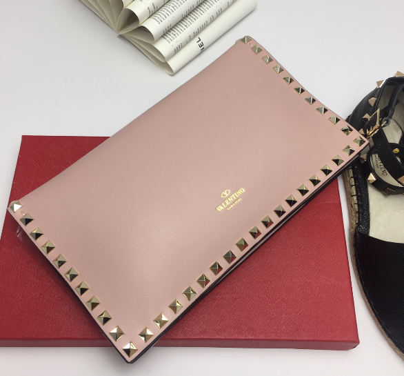 กระเป๋าคลัช valen rockstud clutch สีชมพู แบบสอดมือได้