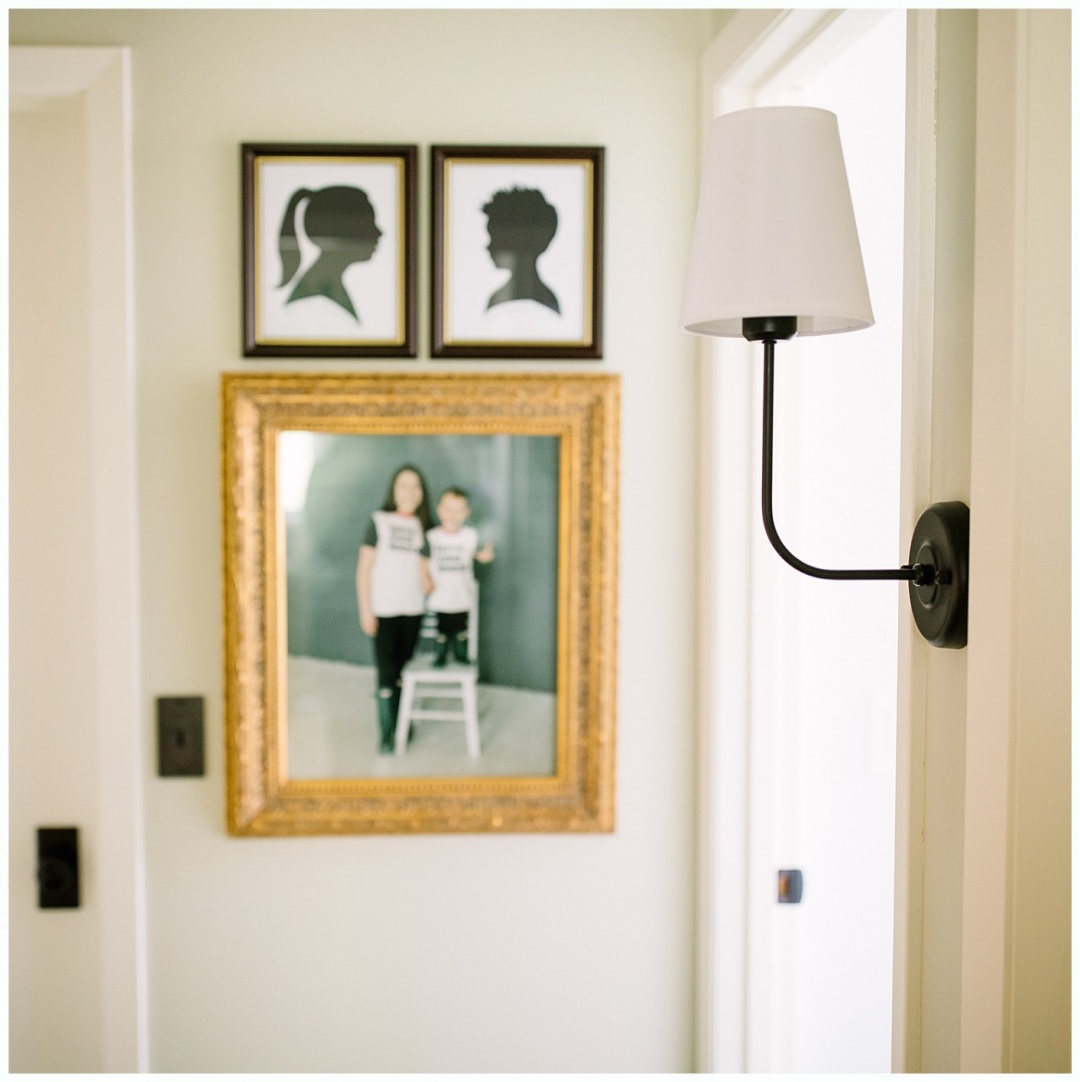 โคมไฟติดผนังภายในสไตล์อเมริกันคลาสสิคก้านทรงตัว L โป๊ะผ้าสีขาว [FB-0228]