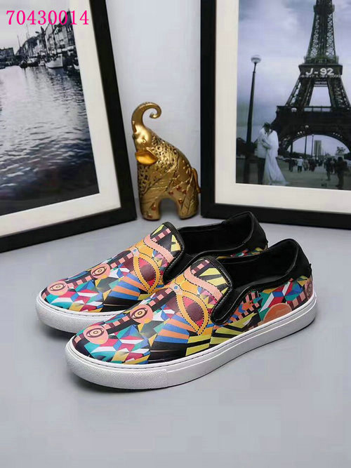 given men แบบอีกเยอะกดดูด้านในค่ะ size 38-44 ,45-46 มีบางแบบ