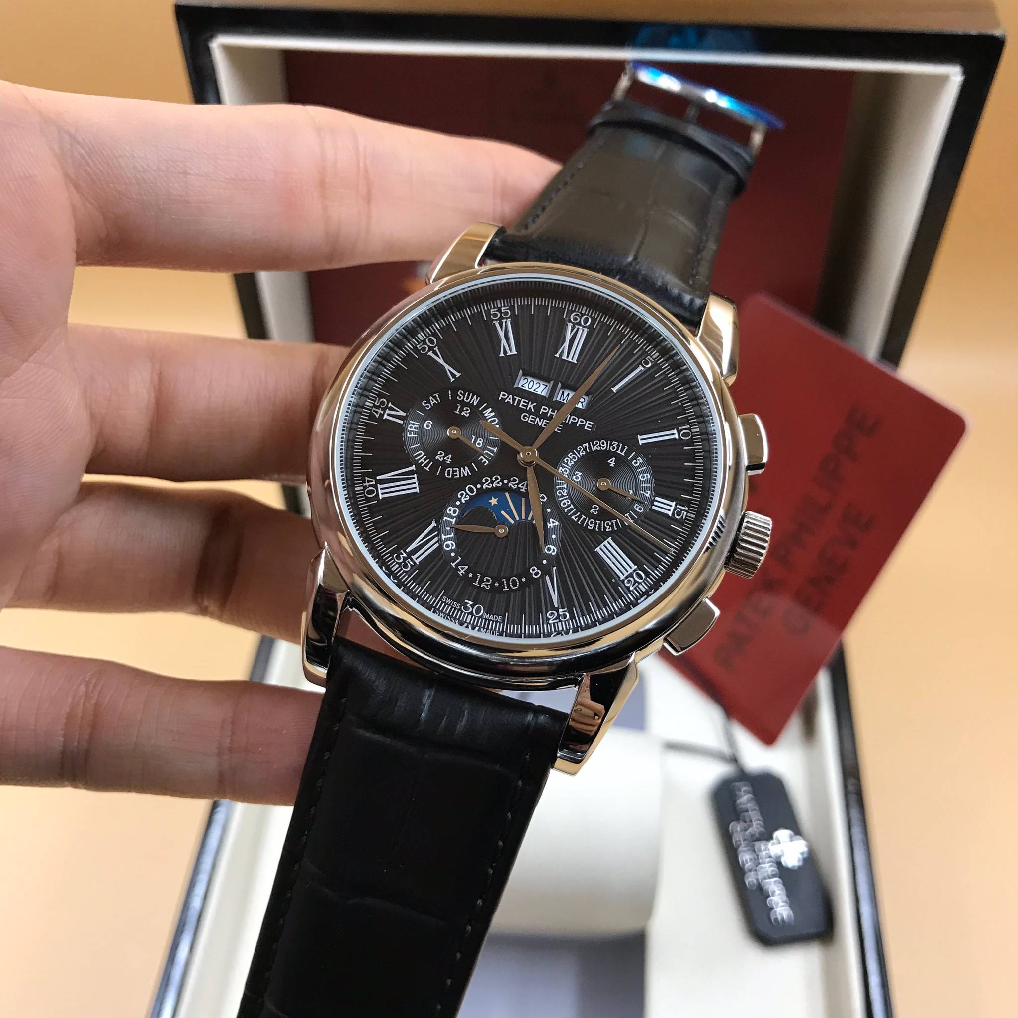 นาฬิกา Patek Philippe Perpetual Calendar หน้าปัดสีดำ สายหนังดำ งาน Mirror Swiss