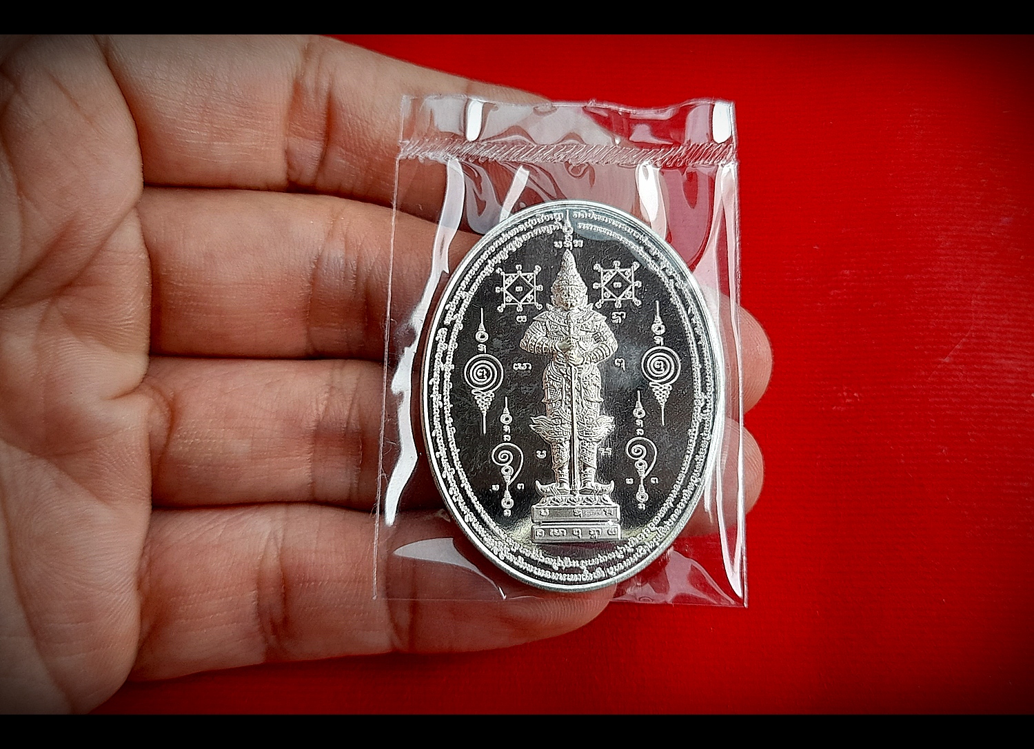 เหรียญรอยพระพุทธบาทหลังท้าวเวสสุวรรณ เนื้อเงินแท้ ปี2561 (เข้าพิธีหลวงพ่อเล็ก เข้ากรรมฐาน3วัน3คืน เสกเป็น #มหาสะท้อน ปี2563) - หลวงพ่อเล็ก วัดท่าขนุน