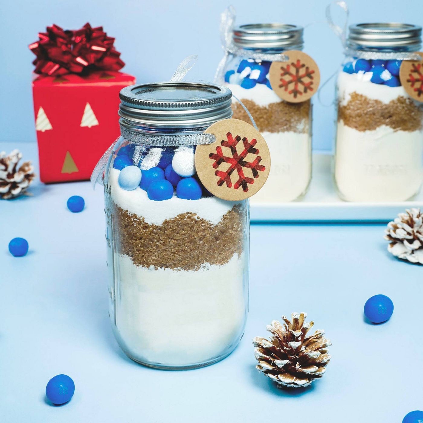 ขนมช็อกโกแลตคริสมาสต์ M&M's Holiday Chocolate Candies - White Pretzel Snowballs