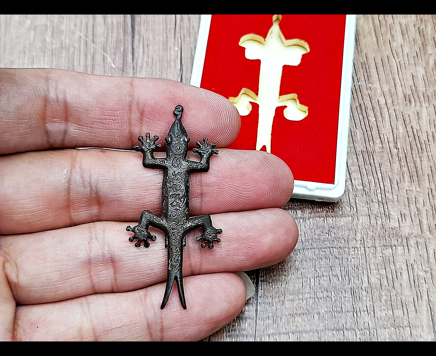 พญาจิ้งจก นำโชค (จกเงิน จกทอง จกโชค จกลาภ) ปี2561 - (หลวงพ่อเล็ก วัดท่าขนุน ร่วมปลุกเสก วัดสี่แยกเจริญพร จ.นครปฐม ในปี2561)