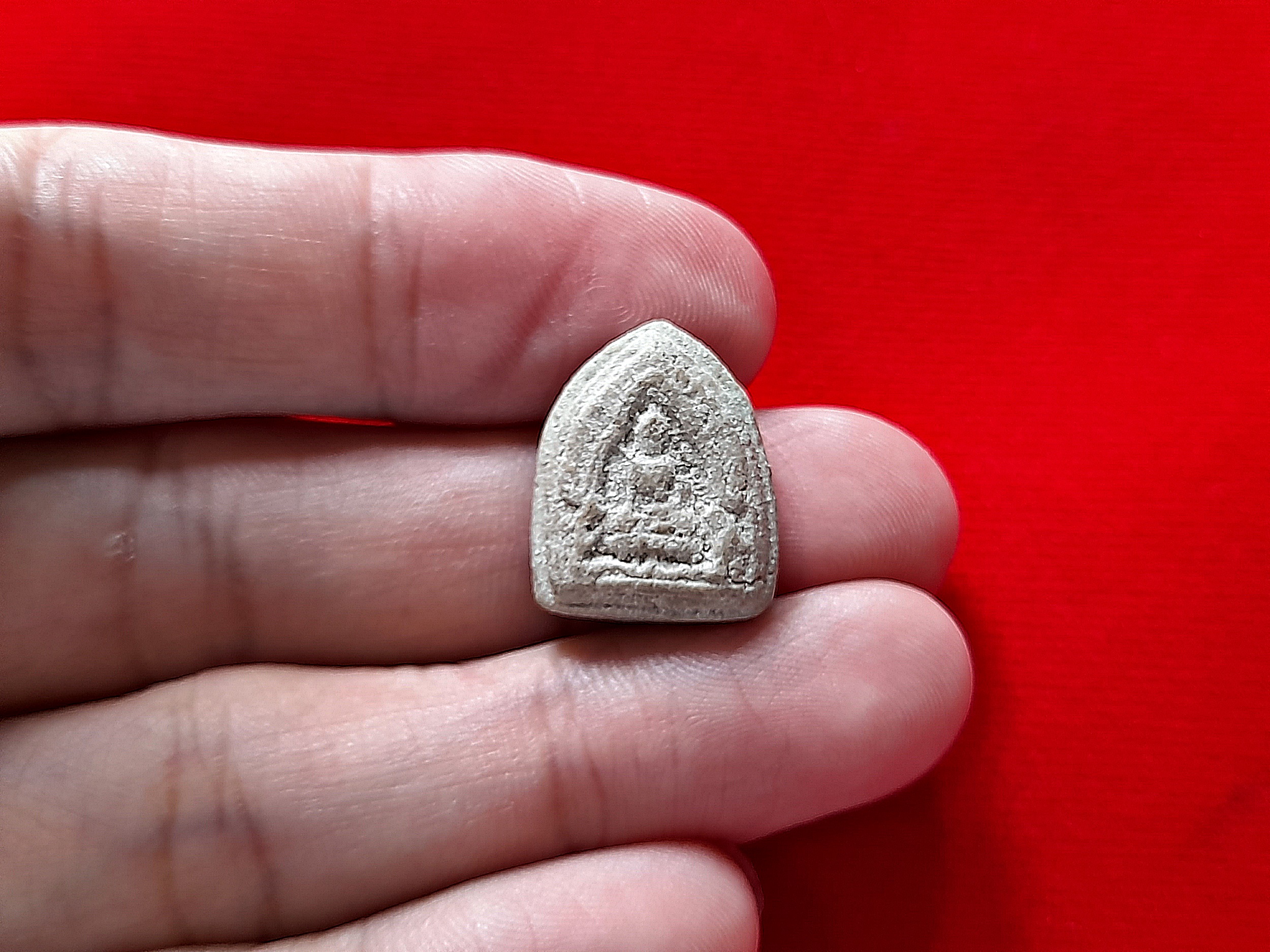 พระขุนแผน สะกดทัพ หลังยันต์นะพรชัย พิมพ์เล็ก(จิ๋ว สามเหลี่ยม) (พุทธคุณ สะกดอาถรรพ์ สะกดสิ่งไม่ดี+เมตตา เจรจา ค้าขาย แคล้วคลาด) #รับประกันแท้และทัน - หลวงพ่อยงยุทธ วัดเขาไม้แดง จ.ชลบุรี