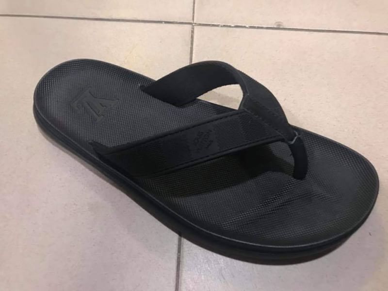 รองเท้าแตะ lv sandal ชาย มีหลายแบบหลายลาย size 38-45 กดดูแบบเพิ่มด้านใน