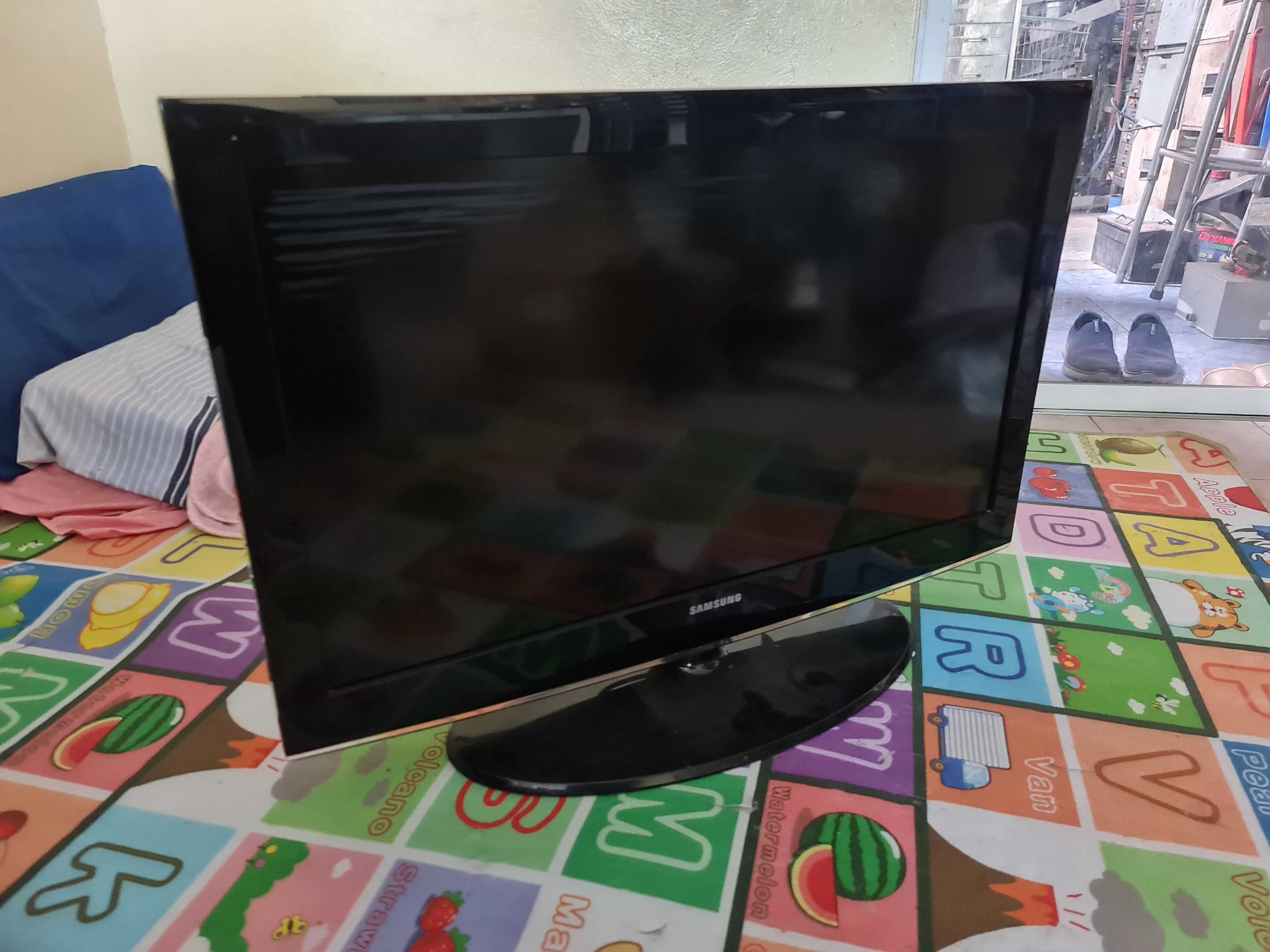 ทีวี LCD Samsung 37 นิ้ว พร้อมรีโมท